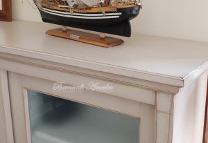 Credenza in legno finitura colore tortora parti interne bianco con 3 ante scorrevoli